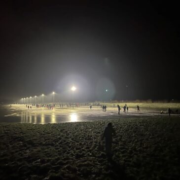 PRIMEUR: SCHAATSWEDSTRIJD OP NATUURIJS IN NIJELAMER